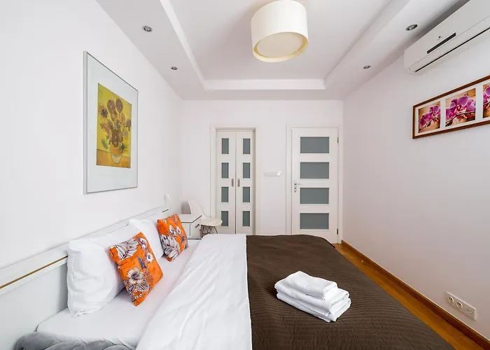 Strzelcow 2-bedroom By Bookinghost Lejlighed